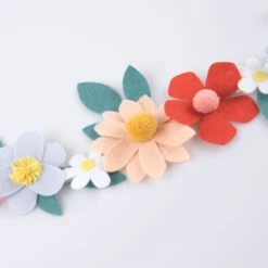 Meri-Meri Felt Flower Garland -Meri Meri media 218b94f8 aeba 418d b1b8 0f81d730e2b7