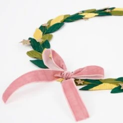 Meri-Meri Paper Leaf & Star Wreath -Meri Meri media 3a60b8bf 8145 41e8 843f 89731328d8f0