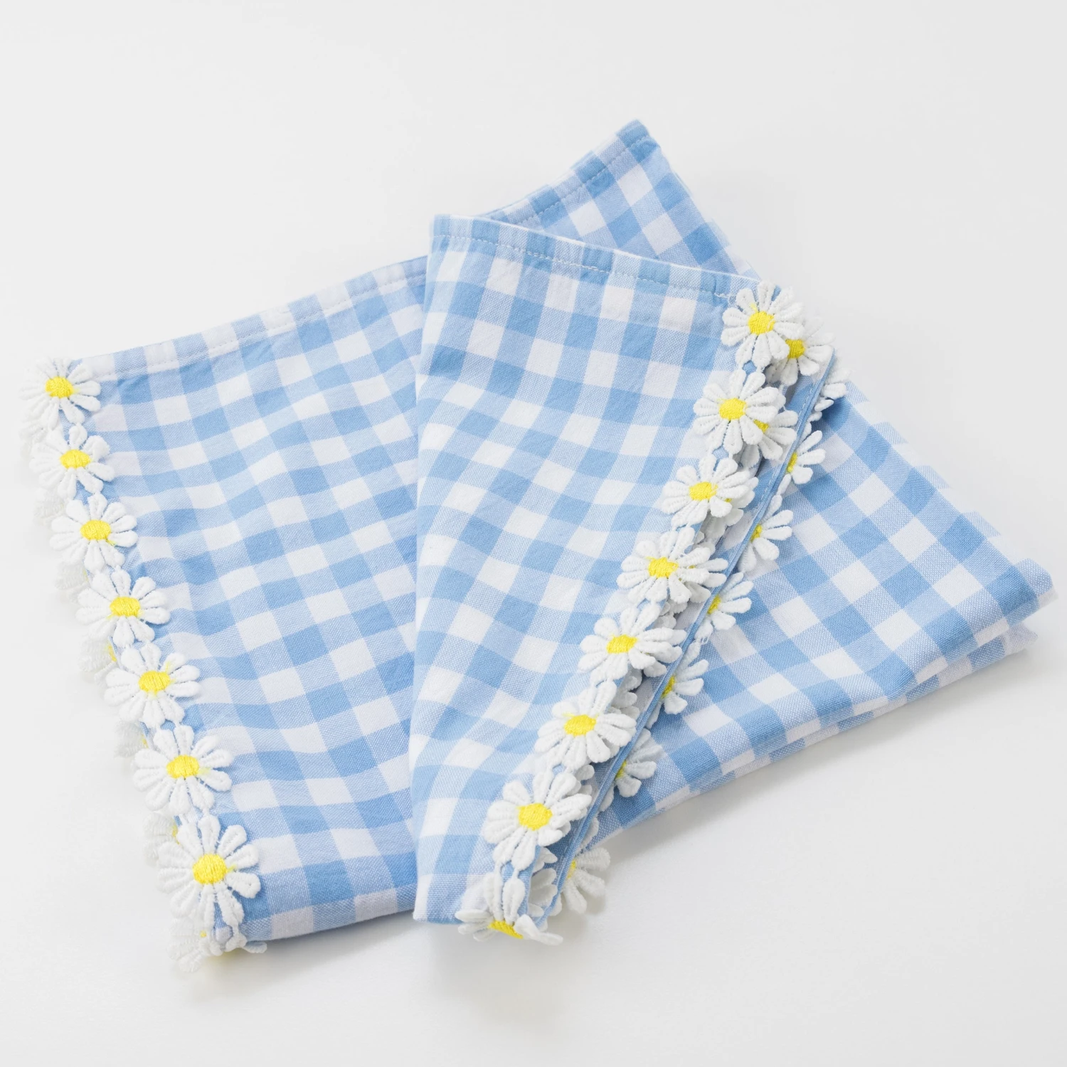 Meri-Meri Daisy Edge Gingham Fabric Napkins (x 4) 3 Meri-Meri Daisy Edge Gingham Fabric Napkins (x 4) - Image 3