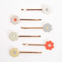 Meri-Meri Daisy Enamel Hair Slides (x 6) -Meri Meri media 5bf3ff7d 47c8 45f4 ada7 ef1d6de03f37