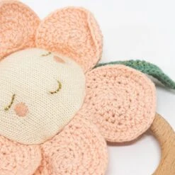 Meri-Meri Peach Daisy Baby Rattle 6 Meri-Meri Peach Daisy Baby Rattle -Meri Meri media 6b469738 3e07 4f55 ab5f 3eeac3a3f3d2