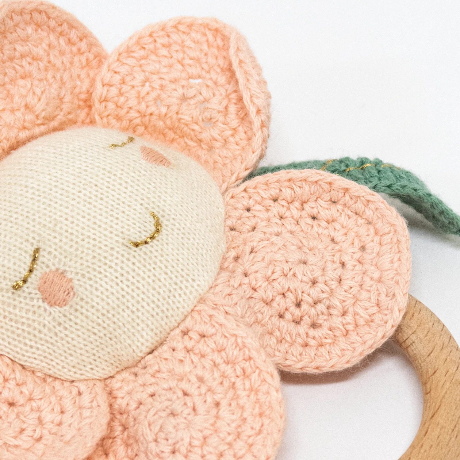 Meri-Meri Peach Daisy Baby Rattle 3 Meri-Meri Peach Daisy Baby Rattle - Image 3