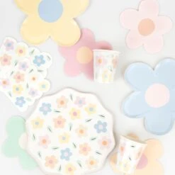 Meri-Meri Happy Flowers Small Napkins (x 16) 5 Meri-Meri Happy Flowers Small Napkins (x 16) -Meri Meri media 6d3f14a8 9169 4f0d b44c b1a13462f57b