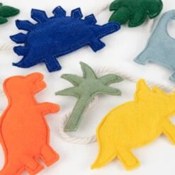 Meri-Meri Felt Dinosaur Garland -Meri Meri media 72a09b6f 46a3 421b 9505 d07f2a76c8b6
