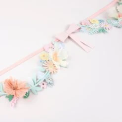 Meri-Meri Flower & Bow Garland -Meri Meri media 78f8bffe b902 49b9 8c6c 2cdfa8e3a615