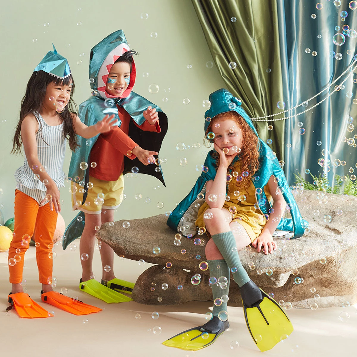 Meri-Meri Shark Hats (x 8) 2 Meri-Meri Shark Hats (x 8) - Image 2