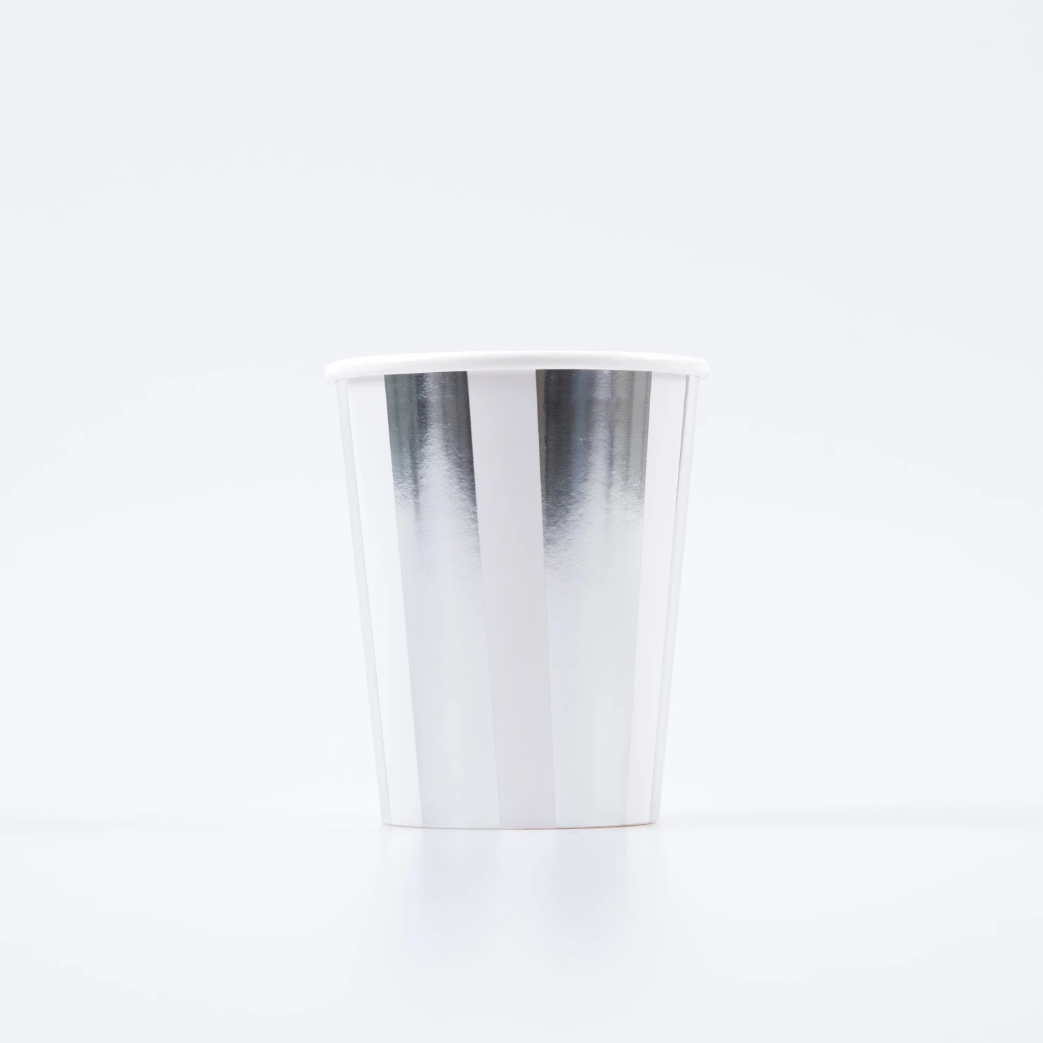 Meri-Meri Silver Stripe Cups (x 8) 1 Meri-Meri Silver Stripe Cups (x 8)