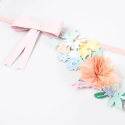 Meri-Meri Flower & Bow Garland -Meri Meri media a127e0f7 5f2f 4e80 b2b8 88155c34a301