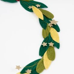 Meri-Meri Paper Leaf & Star Wreath -Meri Meri media a3fedd32 e3d2 4ce9 92fa 2b988ddf95b0