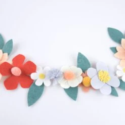 Meri-Meri Felt Flower Garland -Meri Meri media a806deb7 5190 423a 982c 51e7efdbd1d8