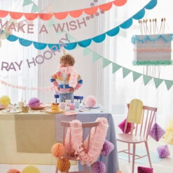 Meri-Meri Cake Piñata -Meri Meri media b0451898 fa22 4066 8eff be07af03656a