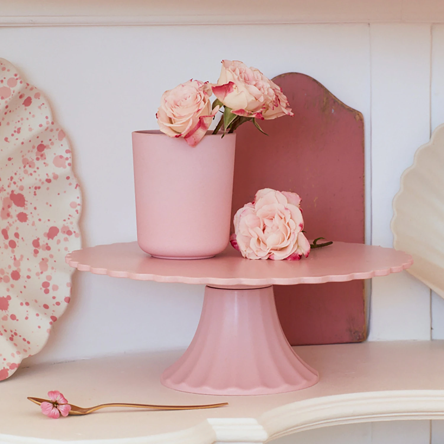 Meri-Meri Medium Pink Reusable Bamboo Cake Stand 2 Meri-Meri Medium Pink Reusable Bamboo Cake Stand - Image 2