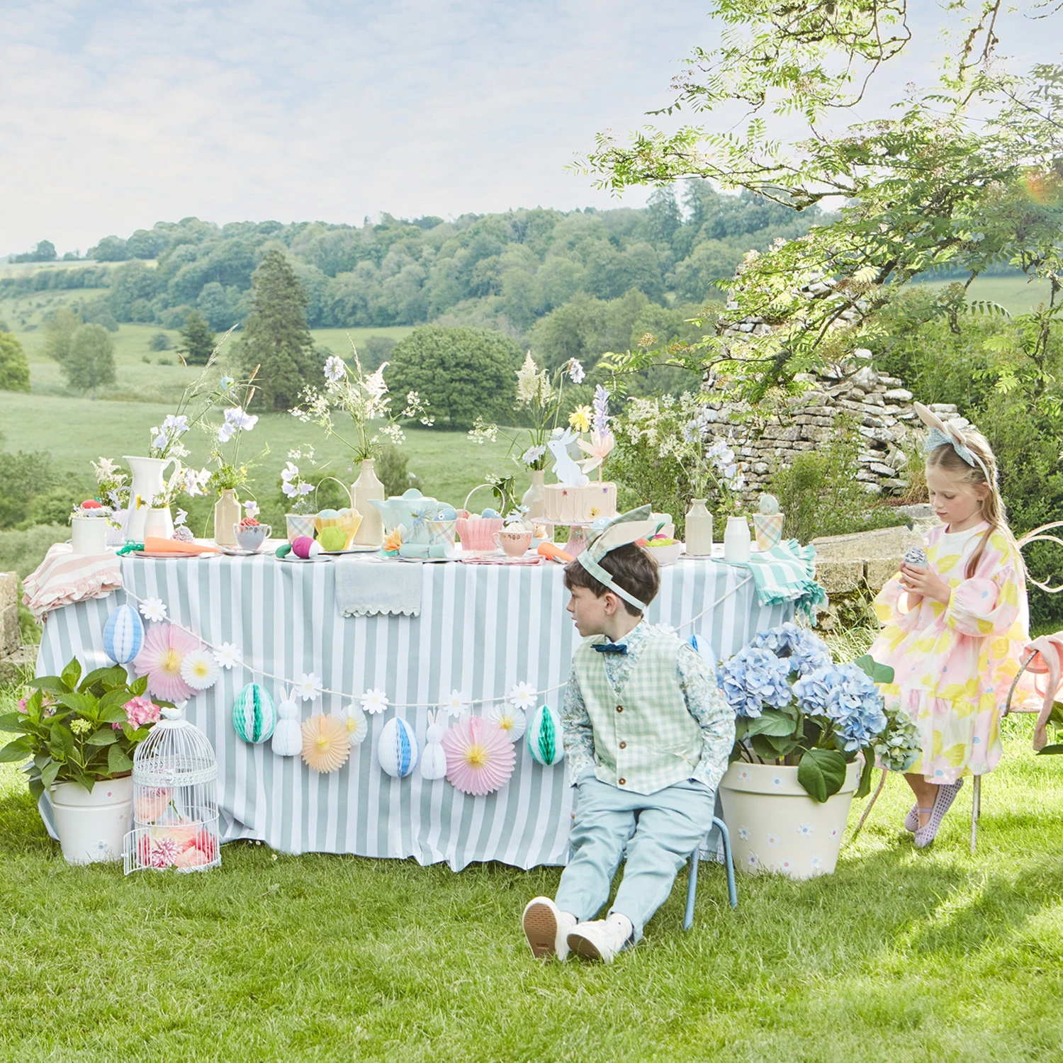 Meri-Meri Honeycomb Easter Bunny Garland 2 Meri-Meri Honeycomb Easter Bunny Garland - Image 2