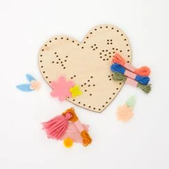 Meri-Meri Heart Embroidery Kit -Meri Meri media f7562fb3 4e69 4adc 8e27 029c57d391c5