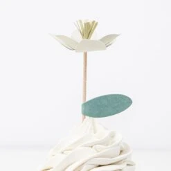 Meri-Meri Flower Garden Cupcake Kit (x 12 Toppers) -Meri Meri media f998f23e 2408 46f5 a02e 8caefc84d6f1